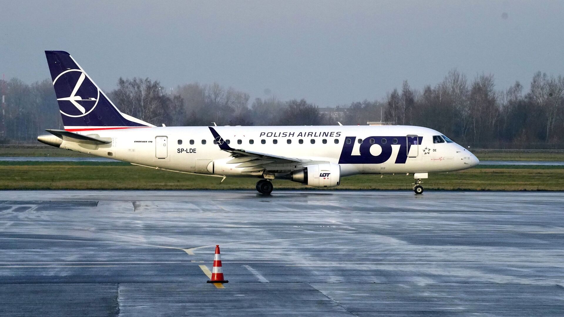Самолет авиакомпании Polish Airlines (LOT) Самолет авиакомпании Polish Airlines (LOT) - Sputnik Казахстан, 1920, 05.06.2021
