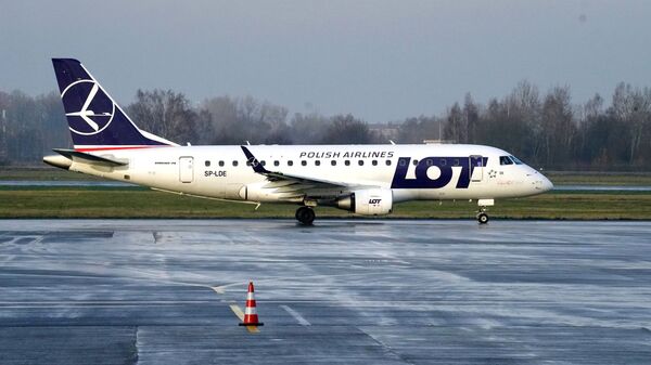 Самолет авиакомпании Polish Airlines (LOT) Самолет авиакомпании Polish Airlines (LOT) - Sputnik Қазақстан