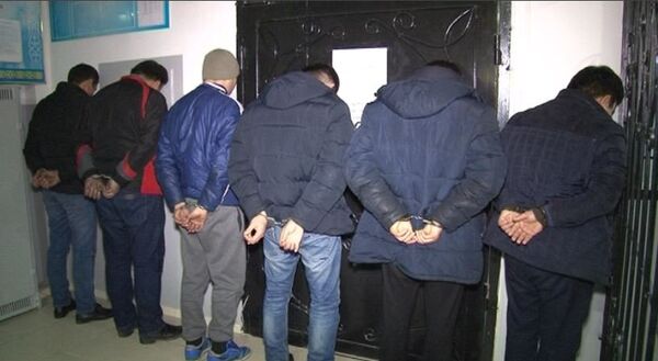 Задержание подозреваемых в краже груза в ЮКО - Sputnik Казахстан