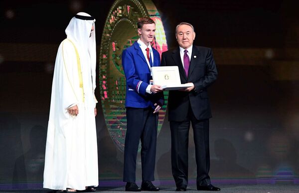 Нурсултан Назарбаев вручил международную премию в области энергии будущего Zyed Future Energy Prize Нурсултан Назарбаев вручил международную премию в области энергии будущего Zyed Future Energy Prize - Sputnik Казахстан