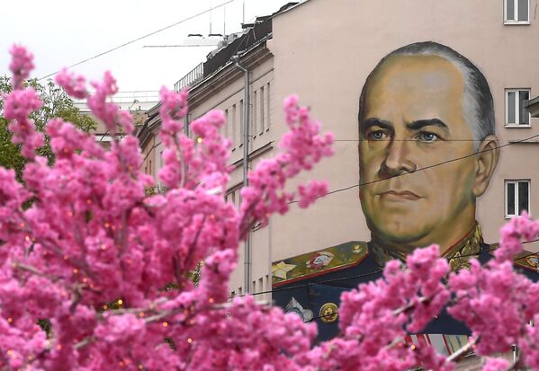 Граффити с изображением маршала Георгия Жукова на улице Старый Арбат в Москве - Sputnik Казахстан