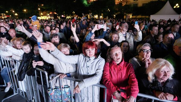 Зрители на концерте в Ялте в 2019 году - Sputnik Қазақстан