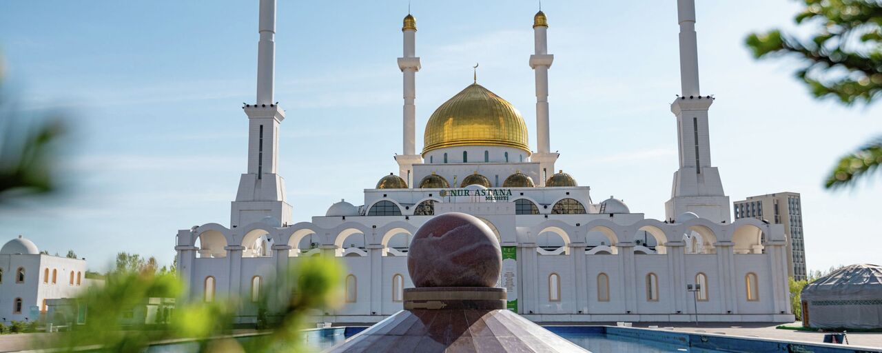 Қарап тұрған әйелдер Әйелдерге Skype арқылы жыныстық қатынас ұнайды ма?