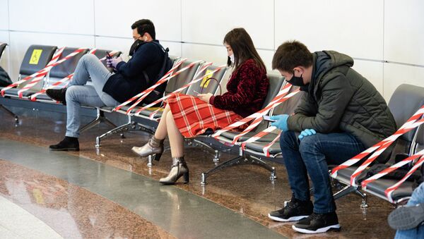 Пассажиры ожидают посадки в аэропорту Нур-Султана  - Sputnik Қазақстан