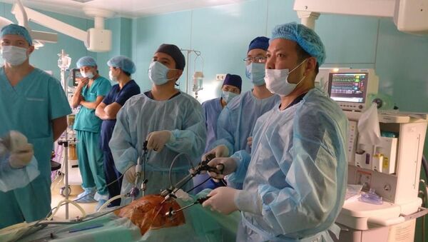 Медики во время операции - Sputnik Казахстан