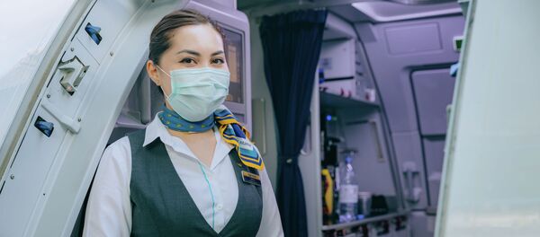 Стюардесса авиакомпании Air Astana встречает пассажиров  - Sputnik Казахстан