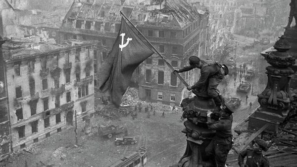 Знамя Победы над Рейхстагом: подробности главного штурма Берлинской операции - видео - Sputnik Казахстан