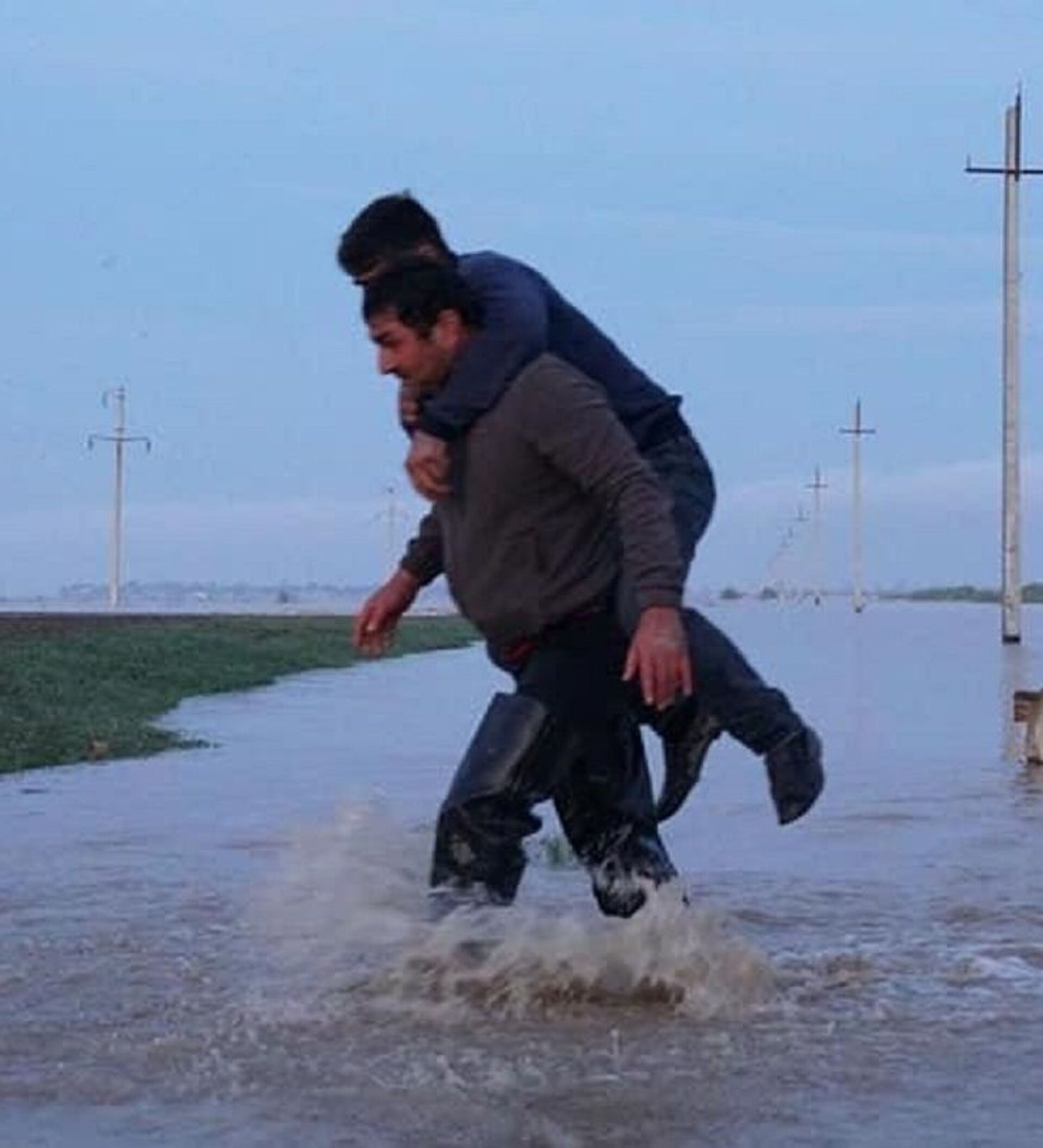 Платина в казахстане прорвало. Наводнение в Казахстане. Сув Чумич. Таджикистан дамба угроза для Узбекистана.