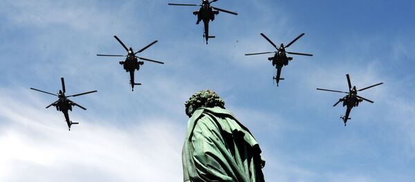 Ударные вертолеты Ми-28H Ночной охотник во время военного парада в Москве - Sputnik Казахстан