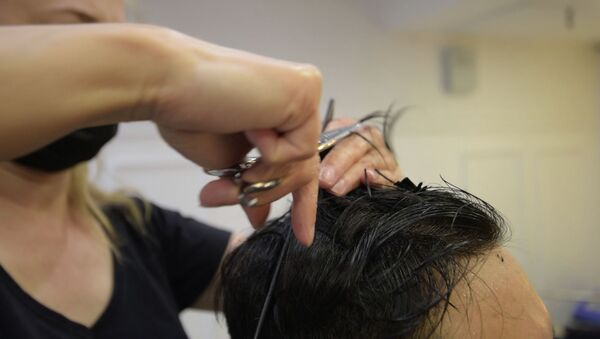 Ажиотаж в парикмахерских Нур-Султана во время режима ЧП - Sputnik Казахстан