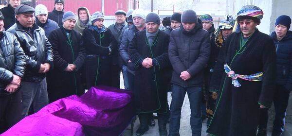 Қырғызстандағы әуе апаты құрбандарының алғашқы жерлеулері Қырғызстандағы әуе апаты құрбандарының алғашқы жерлеулері - Sputnik Қазақстан