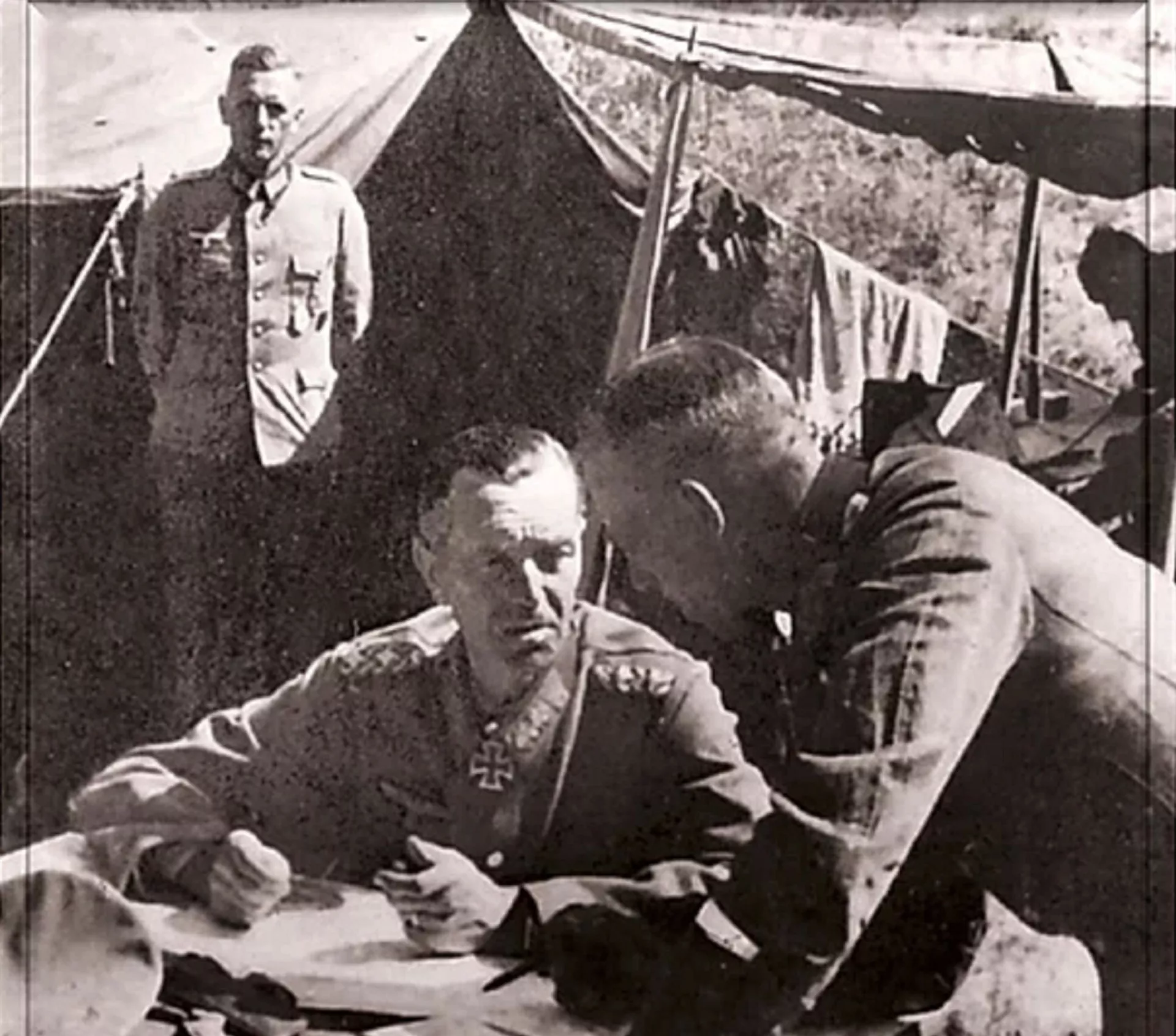 Генерал-полковник Паулюс в походном штабе под Сталинградом. Экспонат онлайн-выставки Воины-казахстанцы в битве за Сталинград - Sputnik Казахстан, 1920, 02.02.2026