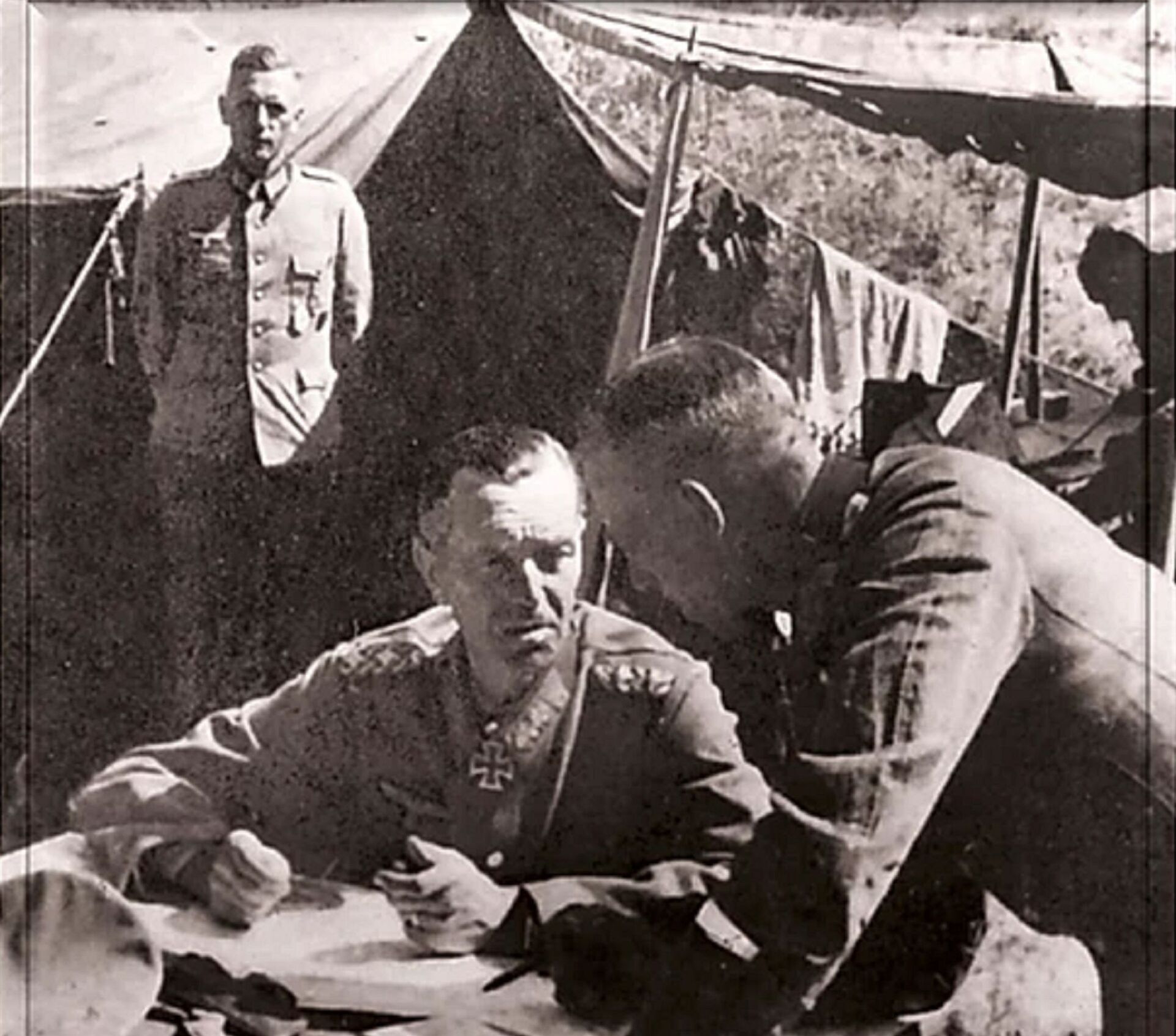 Генерал-полковник Паулюс в походном штабе под Сталинградом. Экспонат онлайн-выставки Воины-казахстанцы в битве за Сталинград - Sputnik Казахстан, 1920, 02.02.2026