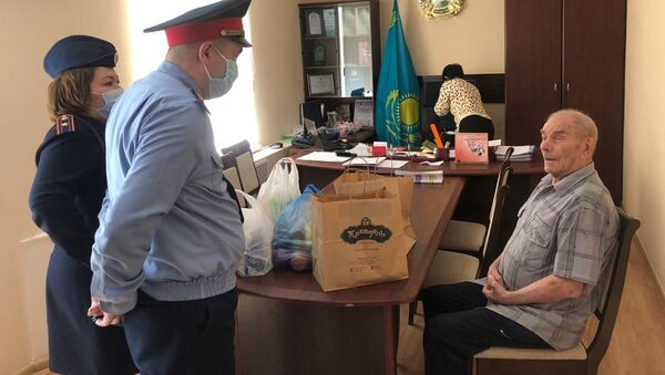 90-летнего труженика тыла, проживающего в павлодарском Доме престарелых, освободили условно-досрочно в канун Дня Победы - Sputnik Казахстан