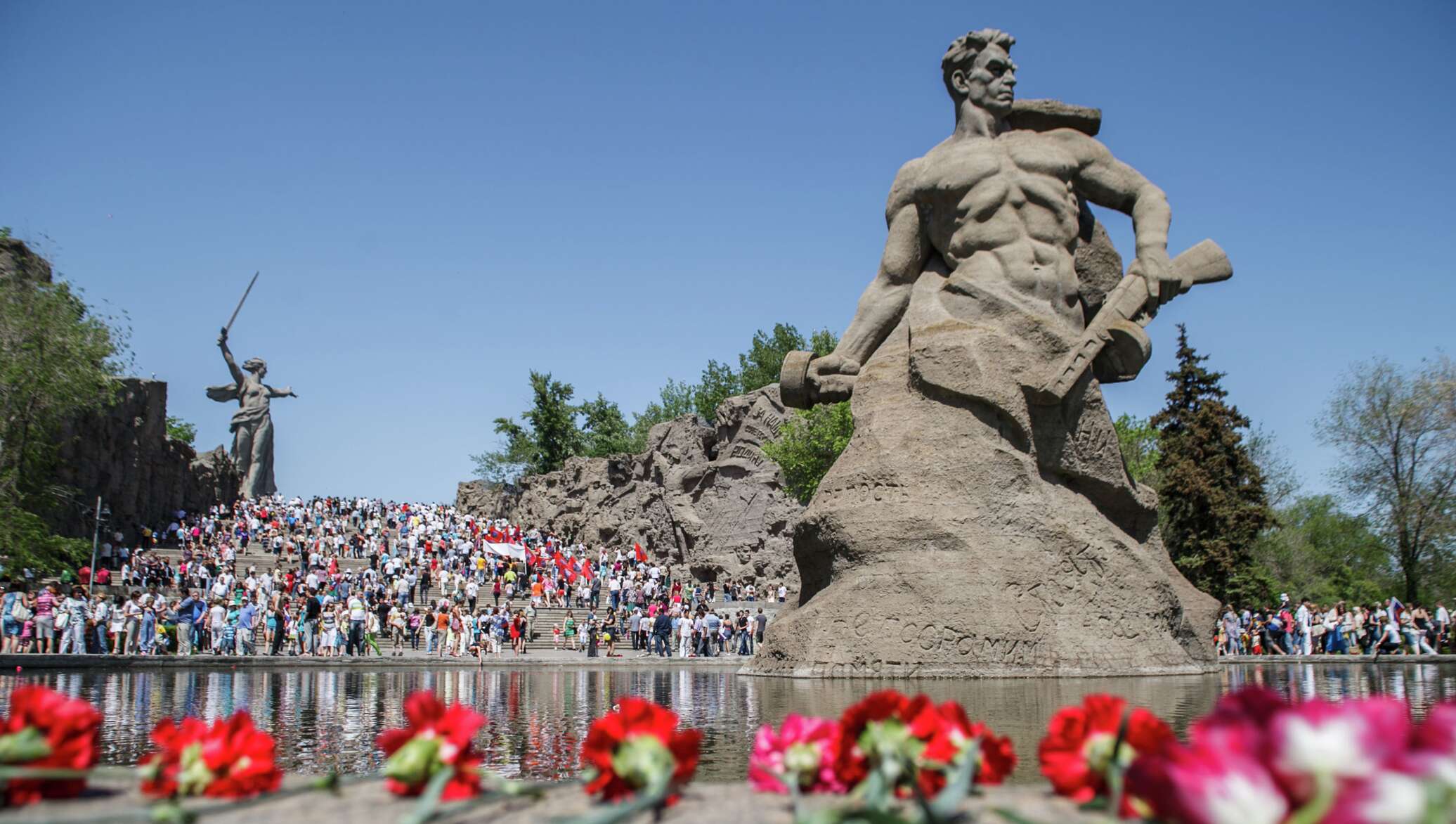 Памятник 9 май. Мемориальный комплекс Мамаев Курган. Мамаев Курган Сталинград Волгоград. Волгоград мемориальный комплекс на Мамаевом Кургане.