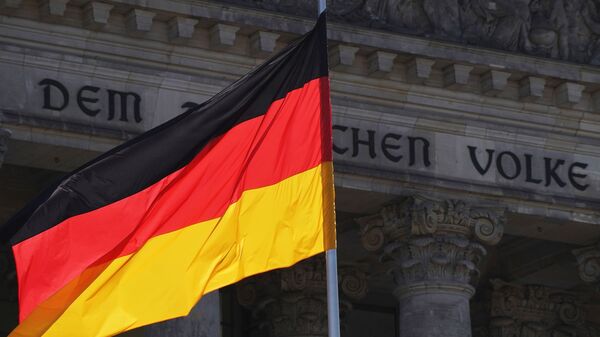 Флаг Германии у здания Рейхстага в Берлине. - Sputnik Казахстан