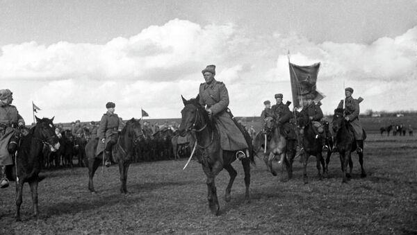 Великая Отечественная война 1941-1945 годов. Вынос знамени перед боем, архивное фото - Sputnik Казахстан