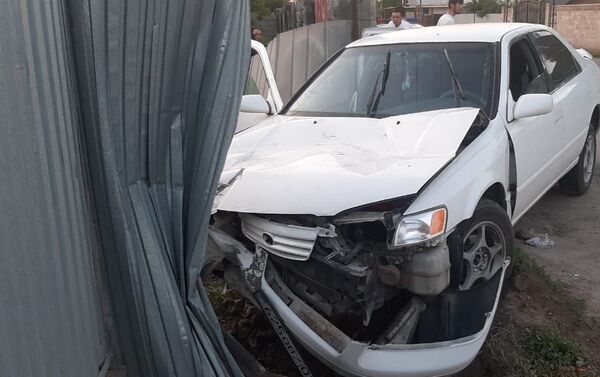 Тойота врезалась в забор частного дома в Алматы - Sputnik Казахстан