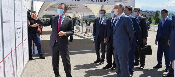 Глава государства посетил центр мобильного скрининга по выявлению коронавируса‬ - Sputnik Казахстан