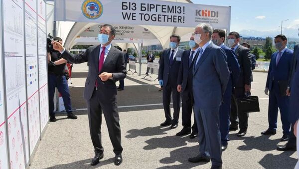 Глава государства посетил центр мобильного скрининга по выявлению коронавируса‬ - Sputnik Қазақстан