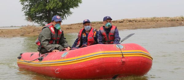 Спасатели устраняют последствия подтопления в Мактааральском районе Спасатели устраняют последствия подтопления в Мактааральском районе - Sputnik Казахстан