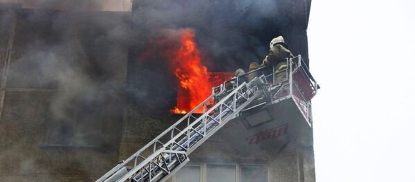 Пожар в жилом доме в Петропавловске Пожар в жилом доме в Петропавловске - Sputnik Казахстан