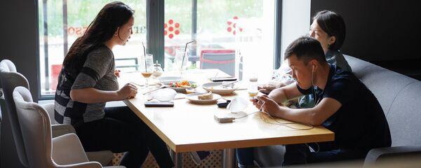 В Нур-Султане после ослабления карантина открылись кафе В Нур-Султане после ослабления карантина открылись кафе - Sputnik Казахстан