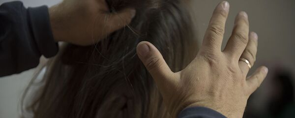 Ұйықтап жатқан қызды байлады