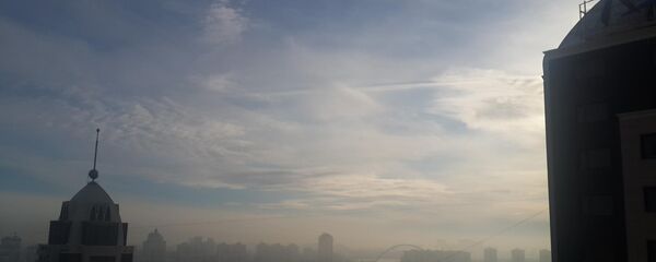 Крест в небе в день празднования Крещения и во время крестного хода на реке Ишим в Астане Крест в небе в день празднования Крещения и во время крестного хода на реке Ишим в Астане - Sputnik Казахстан