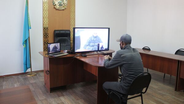 Брат и сестра смогли увидеться в онлайн-разговоре, сидя в тюрьме - Sputnik Казахстан