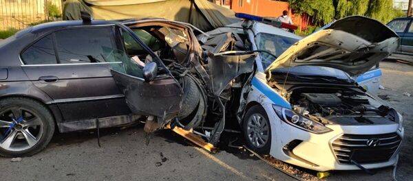 Машина протаранила полицейское авто на блокпосту в Алматы - Sputnik Казахстан