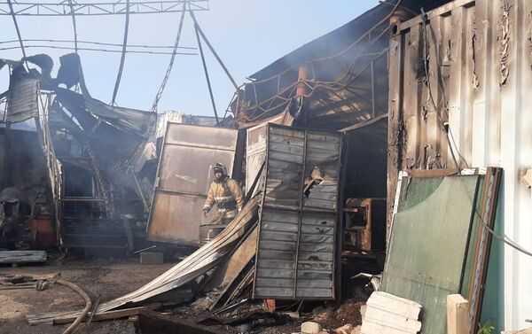 Мебельный цех сгорел на улице Мустая Карима - Sputnik Казахстан
