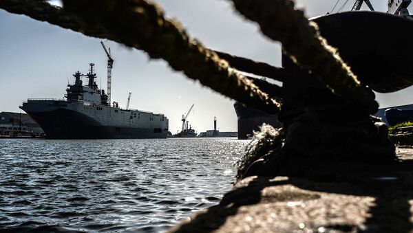 Универсальный десантный корабль Владивосток класса Мистраль, архивное фото - Sputnik Казахстан