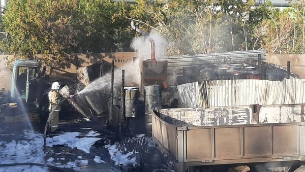 В тушении огня были задействованы 17 человек личного состава и 4 единиц пожарной техники столичного ДЧС - Sputnik Казахстан