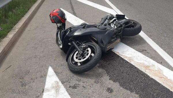 Тойота столкнулась с мотоциклом на улице Саина - Sputnik Казахстан
