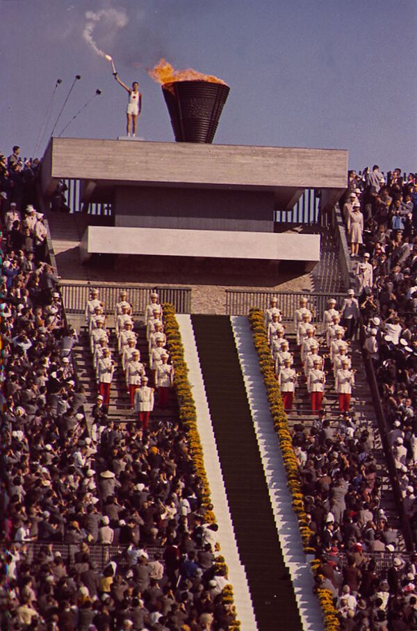 Зажжение Олимпийского огня в Токио 1964, архивное фото - Sputnik Казахстан