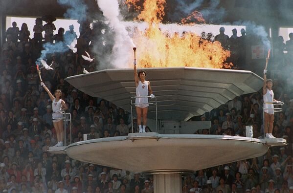 Зажжение Олимпийского огня в Сеуле 1988 год, архивное фото - Sputnik Казахстан