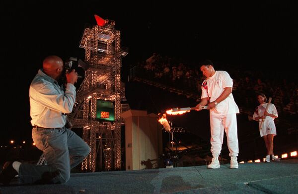 Зажжение Олимпийского огня в Атланте, 1996 год, архивное фото - Sputnik Казахстан