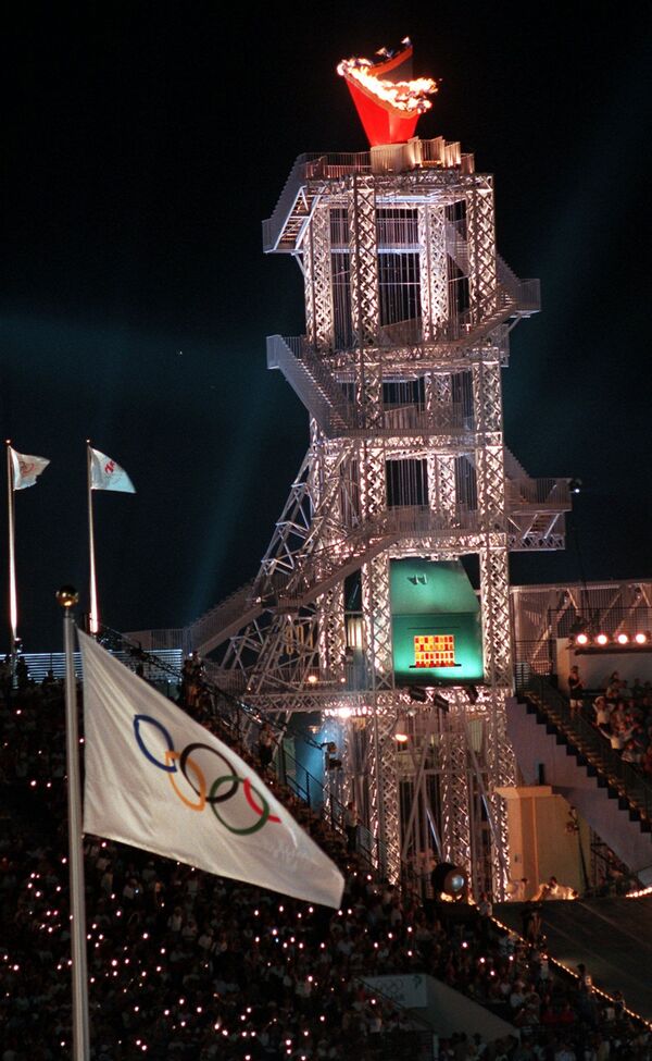 Чаша Олимпийского огня в Атланте 1996 год, архивное фото - Sputnik Казахстан