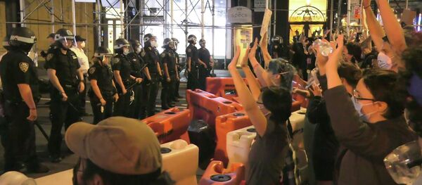 АҚШ-тағы наразылық: америкалықтар Ресейге қандай айып тақты – видео - Sputnik Қазақстан