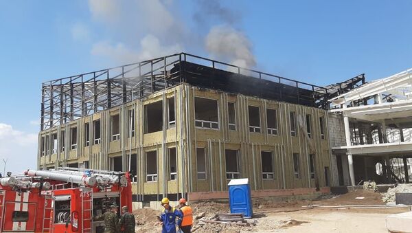 Возгорание на крыше строящегося здания по адресу ул. С. Нурмагамбетова, 150 - Sputnik Қазақстан