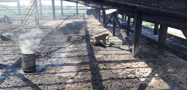 Стена пламени и дыма: крупный пожар произошел на стройке в Алматы Стена пламени и дыма: крупный пожар произошел на стройке в Алматы - Sputnik Казахстан