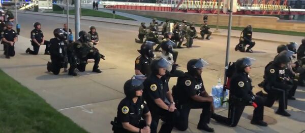 Америкалық саяси күштер АҚШ-тағы наразылықты қалай пайдаланып жатыр - Sputnik Қазақстан