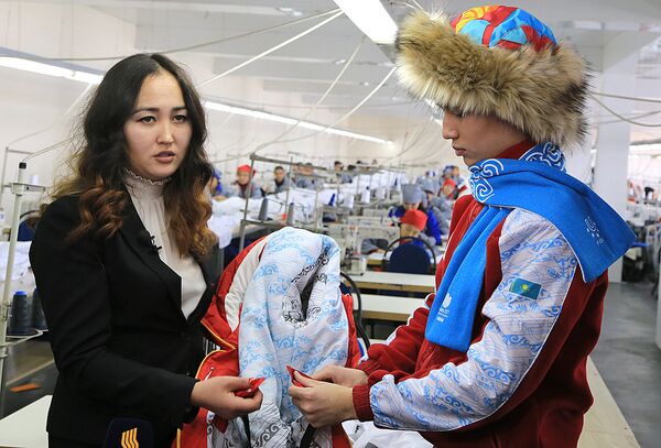 На Алматинской швейной фабрике Алтын жулдыз завершается выпуск формы для участников зимней Универсиады-2017 - Sputnik Казахстан