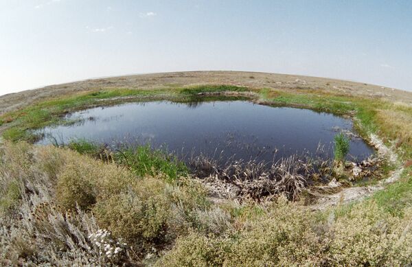 Озеро на месте первого наземного ядерного взрыва - Sputnik Казахстан