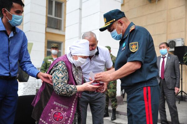 В Семее перезахоронили останки воина-казахстанца, погибшего под Смоленском - Sputnik Казахстан