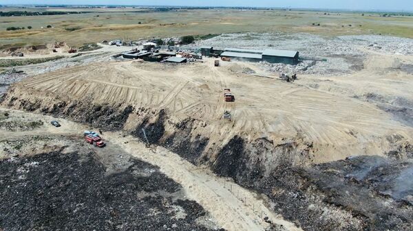 Тушили днем и ночью: 5 дней боролись с пожаром на мусорном полигоне близ Алматы - Sputnik Казахстан