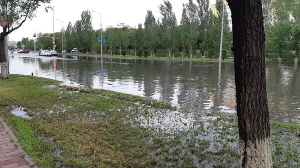 Из-за затопления после дождя в Нур-Султане перекрыли улицу Ташенова - Sputnik Казахстан
