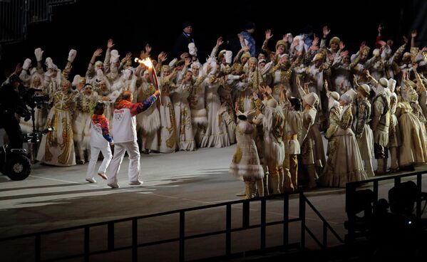 Зажжение огня Олимпиады 2014 в Сочи  - Sputnik Казахстан