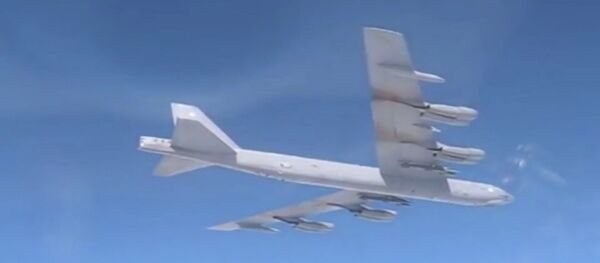 Су-27 Балтық үстінде америкалық В-52H бомбалаушыларына тосқауыл қойды Су-27 Балтық үстінде америкалық В-52H бомбалаушыларына тосқауыл қойды - Sputnik Қазақстан